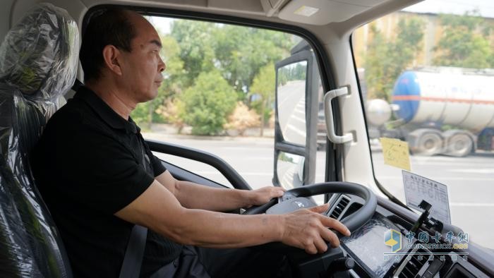 重構(gòu)中原綠色運(yùn)力規(guī)則！江淮新能源輕卡全場景解決方案登陸鄭州