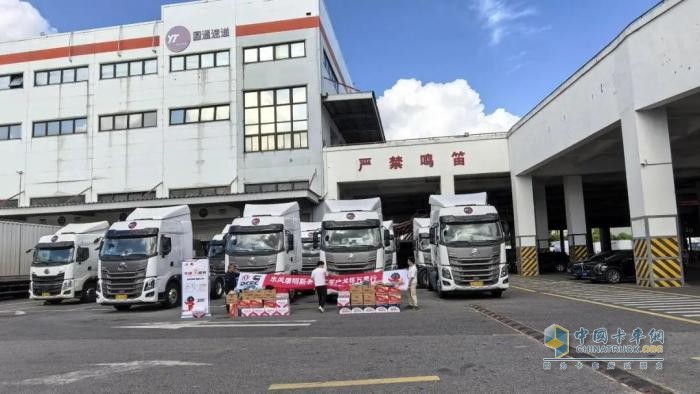 東風康明斯客戶關(guān)懷萬里行： 暖“芯”護航物流標桿，深度服務(wù)速遞一線