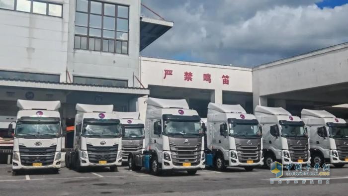 東風康明斯客戶關(guān)懷萬里行： 暖“芯”護航物流標桿，深度服務(wù)速遞一線