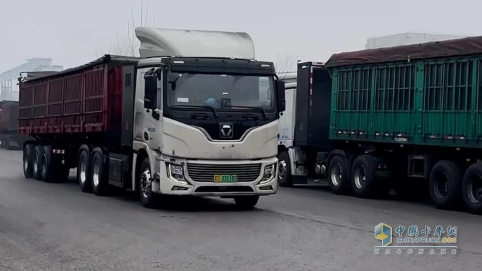 煤海逐綠！徐工新能源牽引車書寫煤炭運(yùn)輸綠色答卷