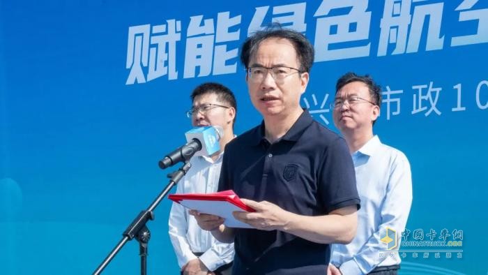 批量交付，列裝上崗！宇通環(huán)衛(wèi)助力鄭州航空港區(qū)開(kāi)啟“零碳清掃”新時(shí)代！