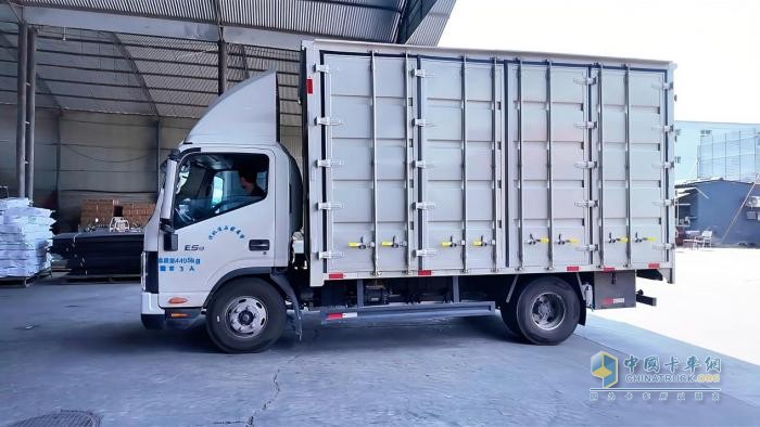 從油車到電車 張師傅的新選擇：江淮新能源ES9 讓貨運(yùn)更自由