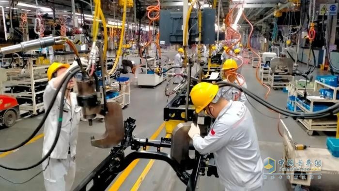 實(shí)干當(dāng)“夏” “炎”值擔(dān)當(dāng)，高溫里跑出東風(fēng)商用車(chē)加速度