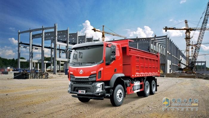 突發(fā)狀況零妥協(xié)！乘龍M3 6X4小鋼炮自卸車龍骨框架護(hù)周全