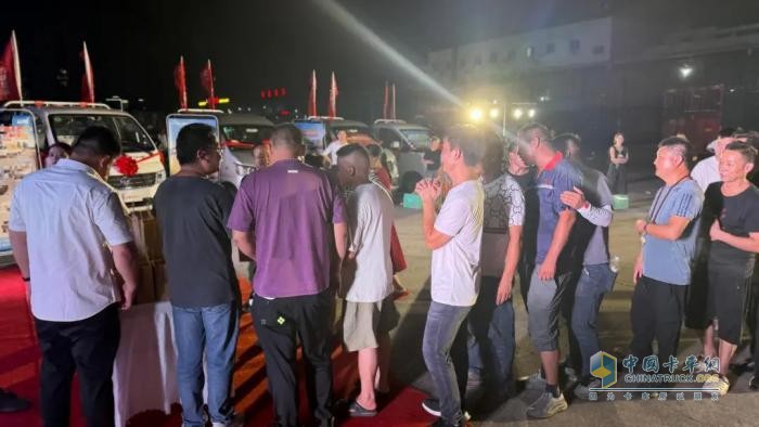 東風小卡百縣千鎮(zhèn)大巡游，“中國童裝之都”織里嘉年華活動圓滿成功！