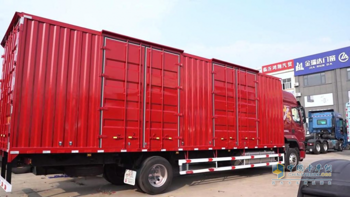 信賴鑄就規(guī)模車隊！王師傅的乘龍H5大單橋創(chuàng)富經(jīng)