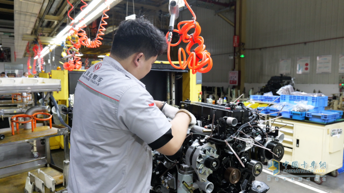 雙10000臺(tái)下線！東風(fēng)龍擎刷新“可靠”里程碑