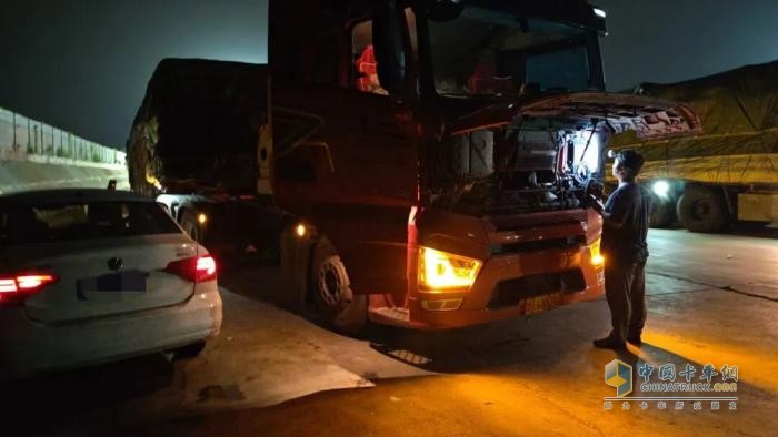 24小時(shí)近千公里緊急馳援 解放“感動(dòng)服務(wù)”用心護(hù)航