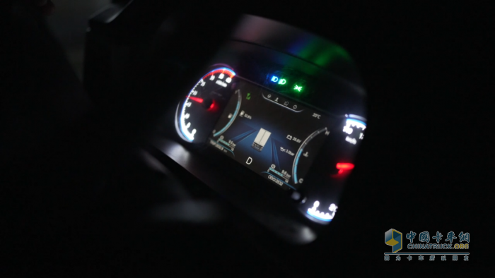 陜汽德龍G300出勤穩(wěn)、成本省 馮老板的運(yùn)輸“定心丸”