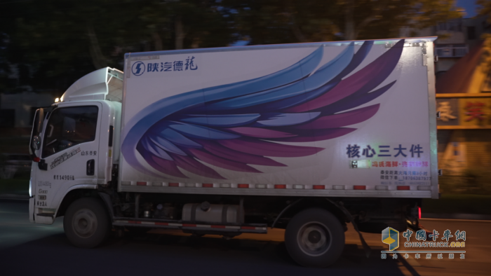 陜汽德龍G300出勤穩(wěn)、成本省 馮老板的運(yùn)輸“定心丸”