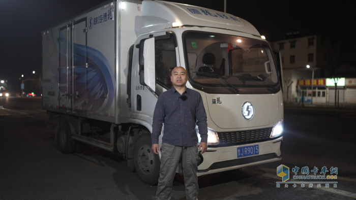 陜汽德龍G300出勤穩(wěn)、成本省 馮老板的運(yùn)輸“定心丸”