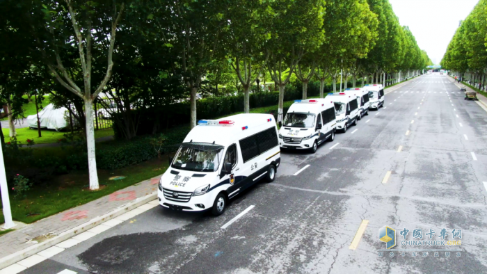 宇通警力輸送車奔赴海南，為自貿(mào)港封關(guān)構(gòu)筑安全防線