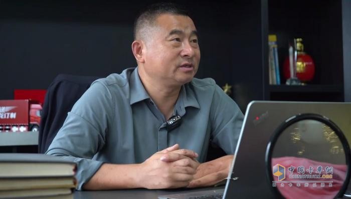 一年能省200多萬(wàn)，乘龍H5大單橋讓兩位快遞老板喜笑顏開