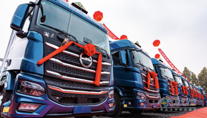 80臺交付！北京重卡為山東?；愤\輸高質量發(fā)展注入新動力