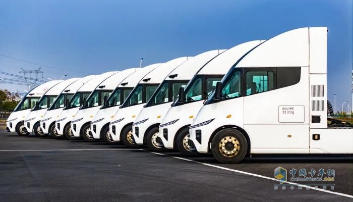 葦渡科技Windrose長(zhǎng)續(xù)航純電重卡獲加拿大3600萬(wàn)元訂單