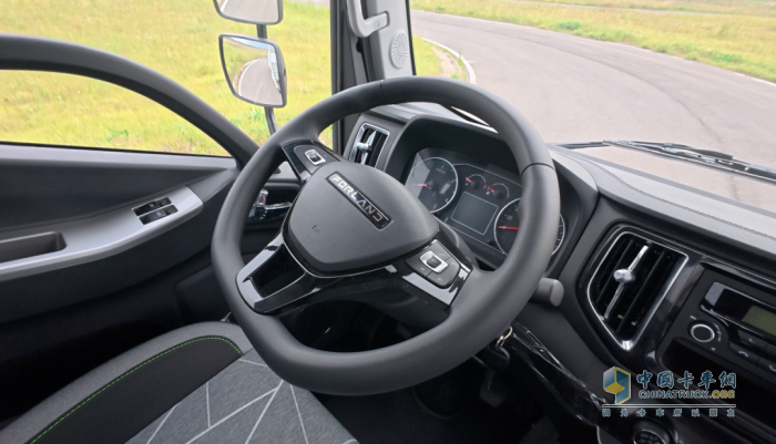 領(lǐng)航M5輕卡測評，體驗超值