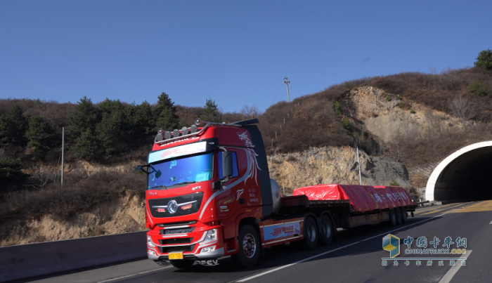 27.3kg/100km 1300公里長(zhǎng)測(cè)東風(fēng)天龍KX580燃?xì)廛嚺艹龊贸煽?jī)