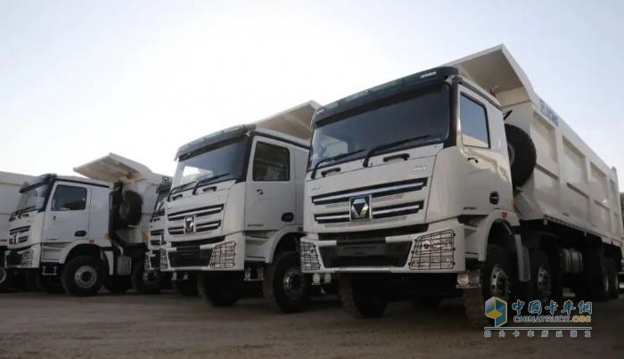 踏浪出海！百臺(tái)徐工XG1 DH400T燃油自卸車(chē)交付印尼