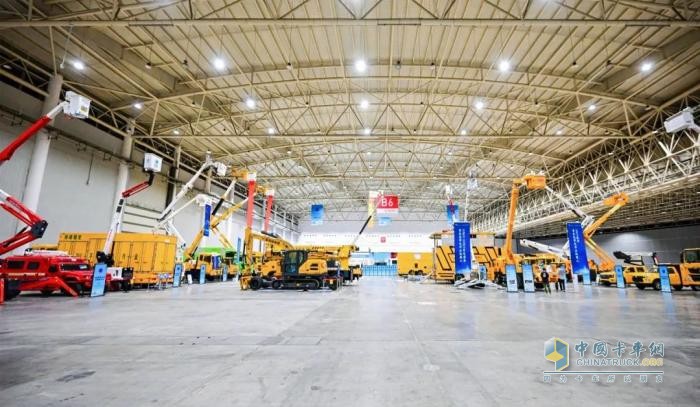 科技領(lǐng)航，實力擔當！搭載東風底盤的11款電力專用車閃耀中國帶電作業(yè)裝備展