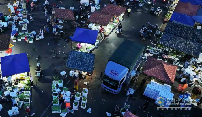 海島內(nèi)的靜流歲月 比亞迪T5與他駛向三十載光陰