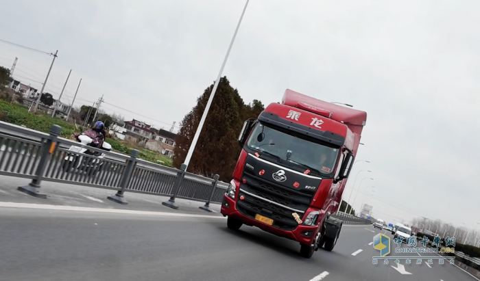 策馬揚(yáng)鞭共奮蹄！乘龍卡車助用戶騰飛
