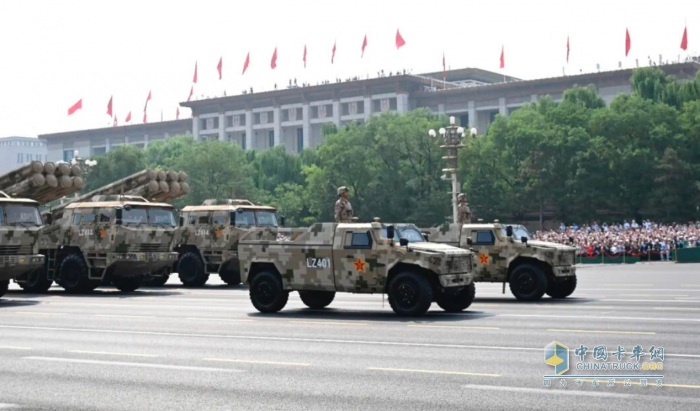 鐵甲榮光！115輛東風(fēng)軍車天安門廣場(chǎng)成功受閱！