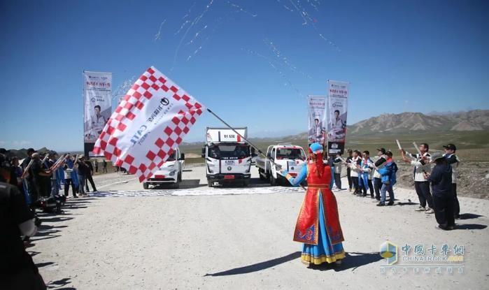 146道發(fā)卡彎、70°陡坡！飛碟汽車巴音布魯克刷新紀(jì)錄，詮釋新能源輕卡硬核實力！