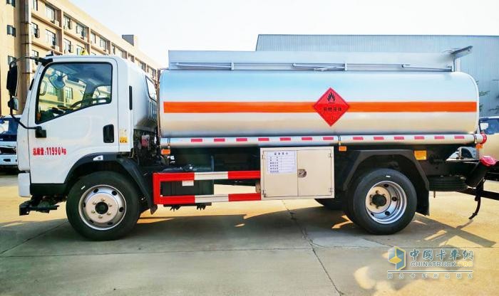 大馬力強(qiáng)承載 歐標(biāo)油罐，乘龍L2 10.2方加油車助您危運(yùn)穩(wěn)穩(wěn)賺