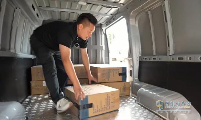 “運滿四方”，VAN物暢達 東風(fēng)睿立達VAN家族漫游中國，實力盡顯