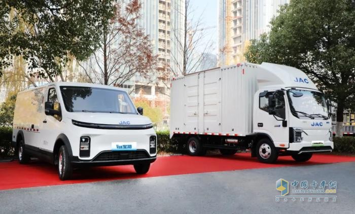 江淮商用車亮相2024中國物流企業(yè)家年會 促進物流業(yè)降碳擴綠增智