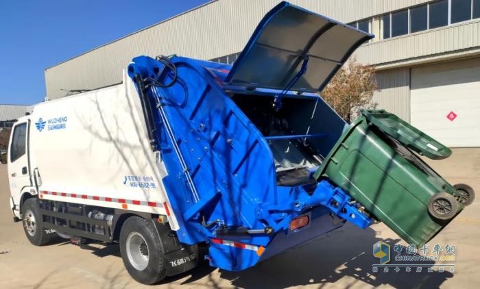 五征環(huán)?？萍級嚎s式垃圾車，多場景可靠