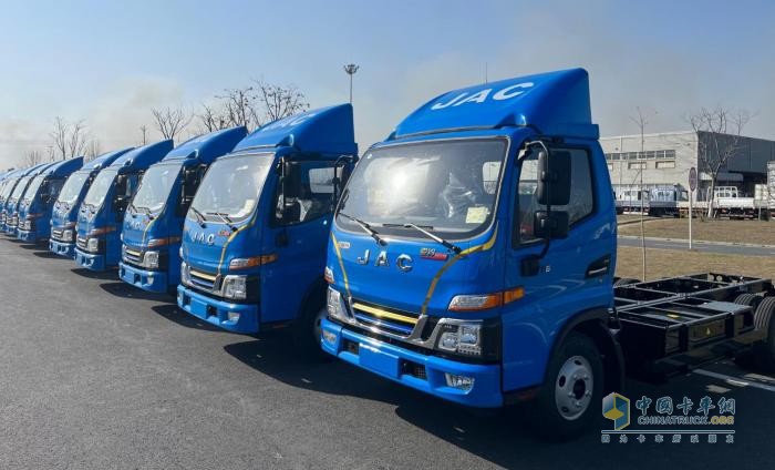 江淮汽車(chē)：純電混動(dòng)換電齊發(fā)，江淮1卡全面領(lǐng)跑新能源商用車(chē)