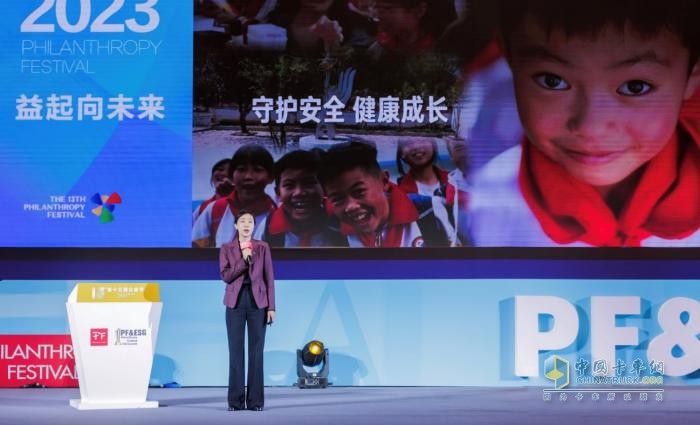 推動(dòng)中國(guó)物流高質(zhì)量發(fā)展 沃爾沃卡車榮獲年度責(zé)任先鋒獎(jiǎng)