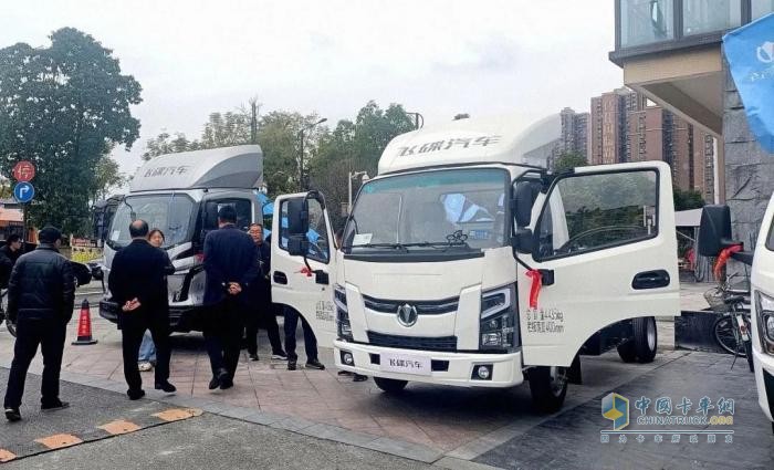 飛碟汽車CNG場景產(chǎn)品推介會在成都盛大舉行，開啟綠色物流新篇章