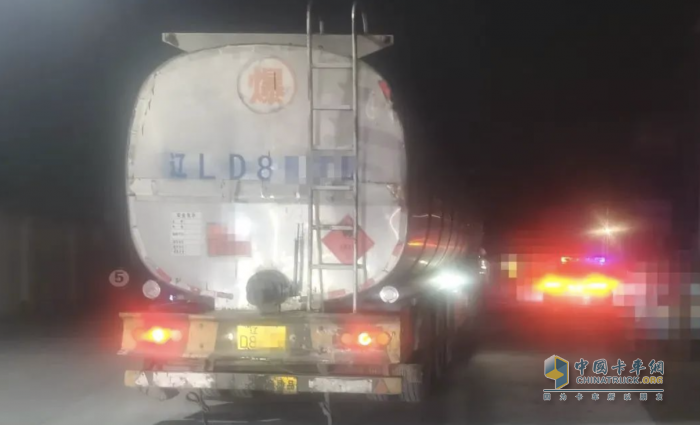 盤錦一?；匪緳C偽造號牌，被拘重罰！