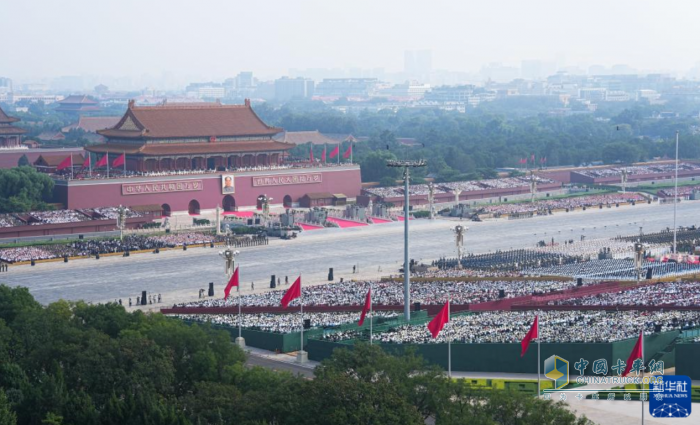 鐵甲榮光！115輛東風(fēng)軍車天安門廣場(chǎng)成功受閱！