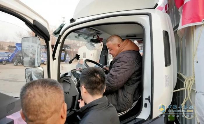 飛碟漫天飛財(cái)運(yùn)滿滿 · 車友會(huì)：以車會(huì)友，馭見不凡