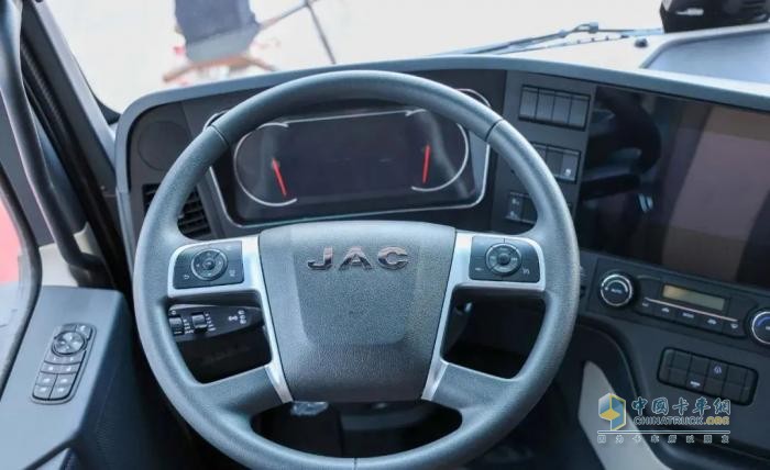 續(xù)航400公里！雙槍2C快充+電驅(qū)橋加持，江淮跨越X5來襲