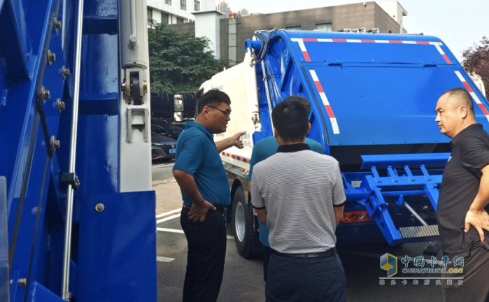 多拉又好，首選五征環(huán)保 五征環(huán)?？萍籍a(chǎn)品推介會(huì)在鄭州市召開(kāi)