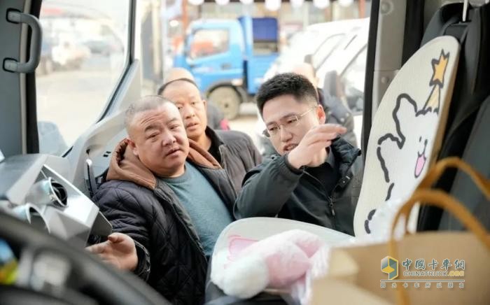 飛碟漫天飛財(cái)運(yùn)滿滿 · 車友會(huì)：以車會(huì)友，馭見不凡