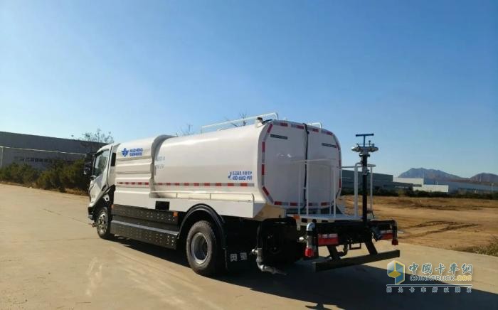 城市清潔衛(wèi)士：五征12方純電動(dòng)清洗車，高效守護(hù)每一寸潔凈