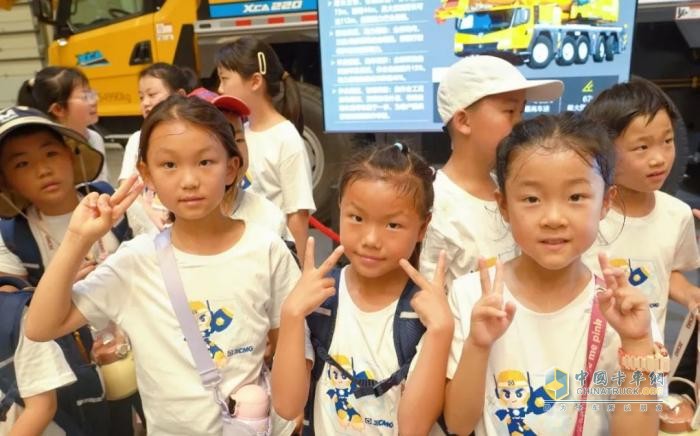 “未來工程師”哪里啟航？答案就在：徐工研學(xué)之旅！