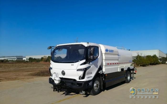 城市清潔衛(wèi)士：五征12方純電動(dòng)清洗車，高效守護(hù)每一寸潔凈