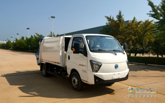 綠牌路權(quán)，裝載量大!五征純電動(dòng)6方壓縮式垃圾車，減少二次環(huán)境污染