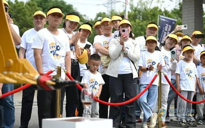 “未來工程師”哪里啟航？答案就在：徐工研學(xué)之旅！