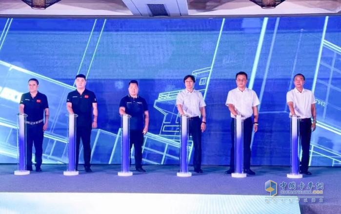 搭載玉柴星輝動(dòng)力的歐曼港口牽引車(chē)在深圳批量簽單