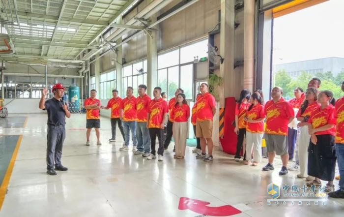 鄭州有方貨運(yùn)公司走進(jìn)飛碟汽車，體驗(yàn)智造科技魅力