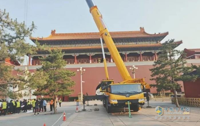 見(jiàn)證榮耀時(shí)刻！徐工成套裝備硬核保障，楊東升受邀現(xiàn)場(chǎng)觀禮