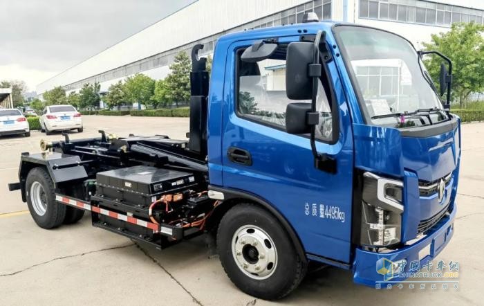 五征環(huán)保科技8噸車廂可卸式垃圾車，合規(guī)經(jīng)濟(jì)與高效運(yùn)營的行業(yè)標(biāo)桿