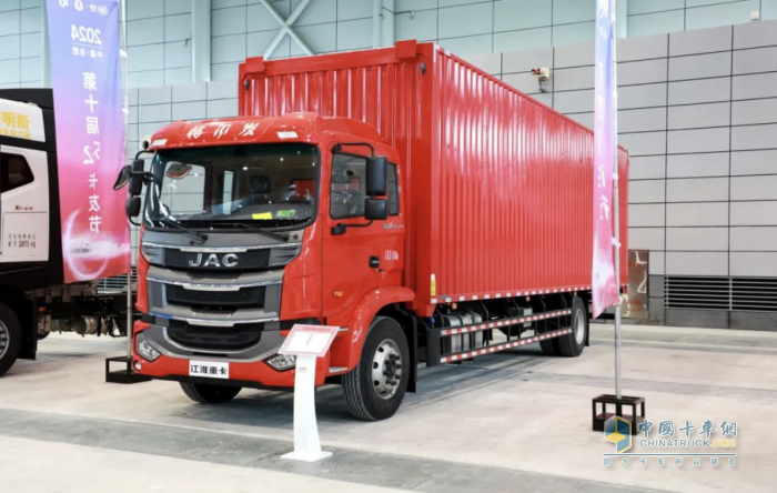 “廂”當(dāng)有力，格爾發(fā)A5L 9.8米雙飛翼載貨車(chē)跑贏快遞快運(yùn)